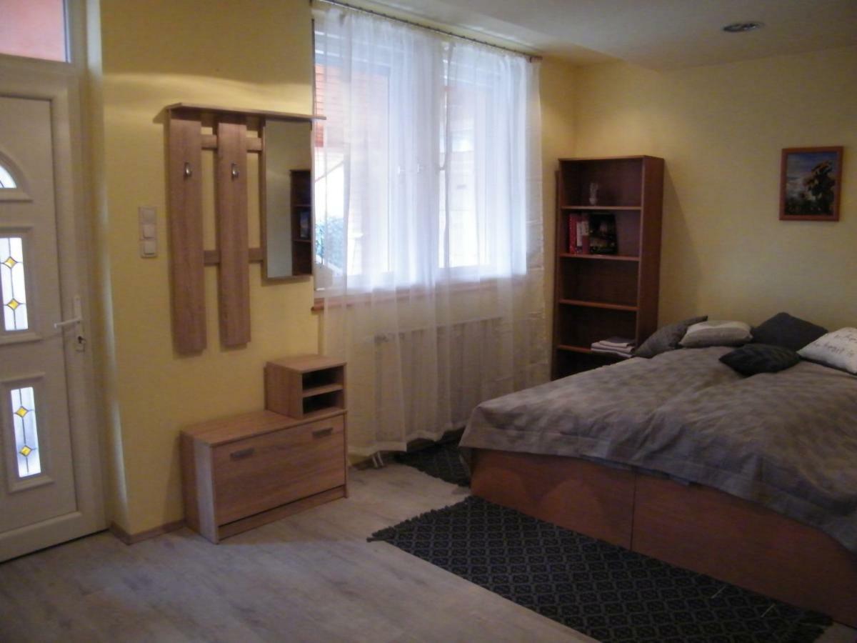 Pal Utcai Apartman Мішкольц Екстер'єр фото