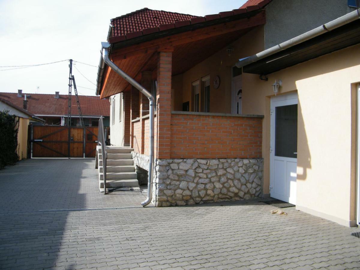 Pal Utcai Apartman Мішкольц Екстер'єр фото