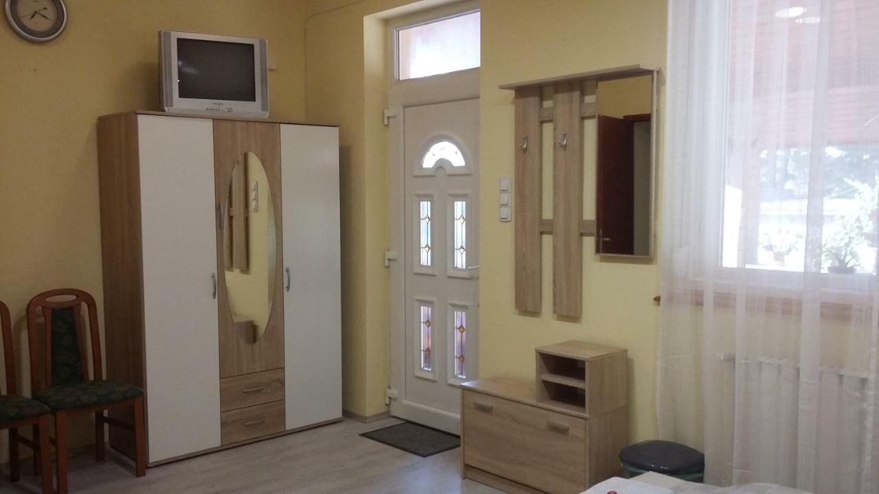 Pal Utcai Apartman Мішкольц Екстер'єр фото